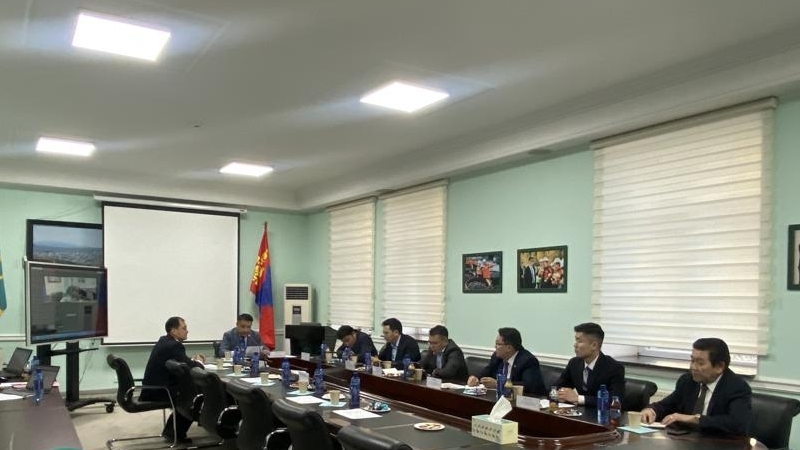 “ЭРДЭНЭТ ЦОГЦОЛБОР” ДЭЭД СУРГУУЛИЙН ШИНЭ УДИРДАХ ЗӨВЛӨЛ АНХДУГААР ХУРАЛДААНАА ХИЙЛЭЭ