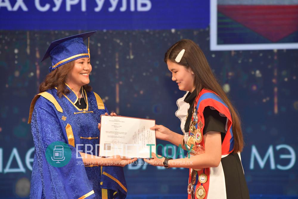 “ЭРДЭНЭТ ЦОГЦОЛБОР” ДЭЭД СУРГУУЛИЙН ОНЦ ТӨГСӨГЧИД ЭРДЭНЭТ ҮЙЛДВЭРТ АЖИЛЛАХ БАТЛАМЖ ГАРДЛАА