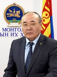Д.Эрдэнэбат:Эдийн засагт гэгээ орж байгаа бол яагаад архидалт, гэмт хэрэг, ажилгүйдэл нэмэгдээд байгаа юм бэ