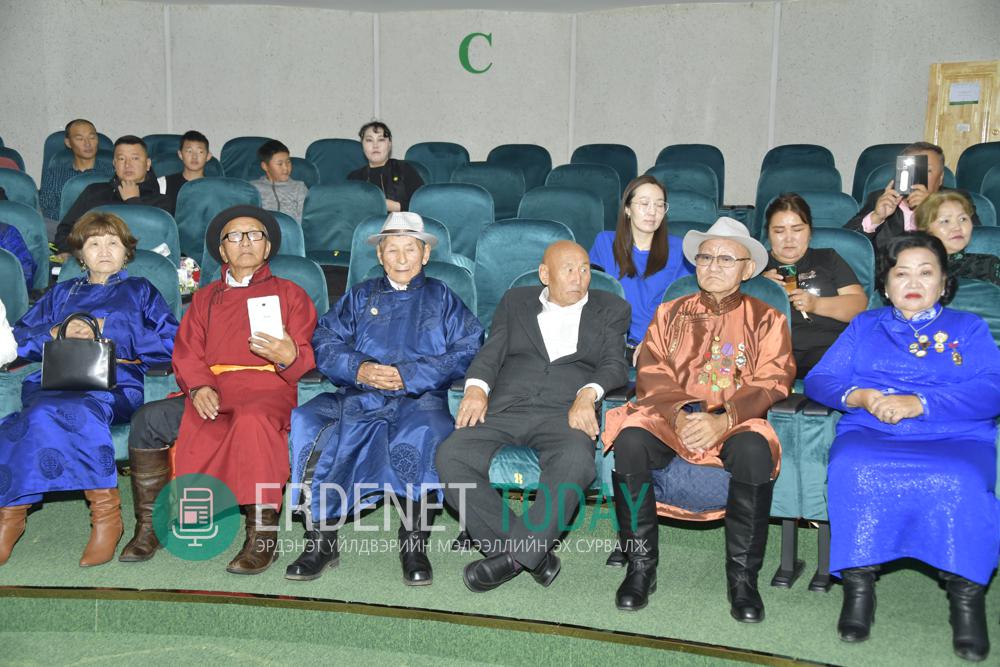 ЭРДЭНЭТ ХОТ, ЭРДЭНЭТ ҮЙЛДВЭРИЙН АХМАДУУДАД ТӨРИЙН ДЭЭД ОДОН ГАРДУУЛЛАА