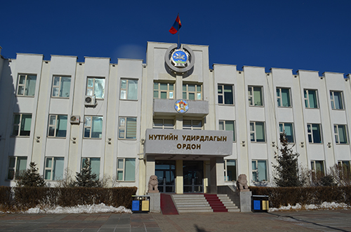 Орхон аймгийн дарга нар 2019 онд 800 гаруй сая төгрөгөөр авто машин  худалдаж авхаар төсөвлөжээ. 