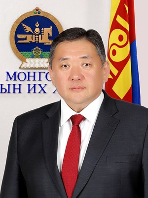 УИХ-ын дарга М.Энхболдыг чөлөөлөх тогтоолын төсөл өргөн барьсантай холбоотойгоор УИХ-ын дарга мэдээлэл хийж байна