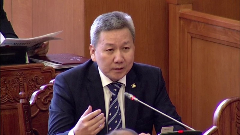 Л.Болд:Улсын хэмжээний чухал хуулиудаа бус хувь хүнтэй холбоотой маргааныг хэлэлцэж, УИХ цагаа барж байна